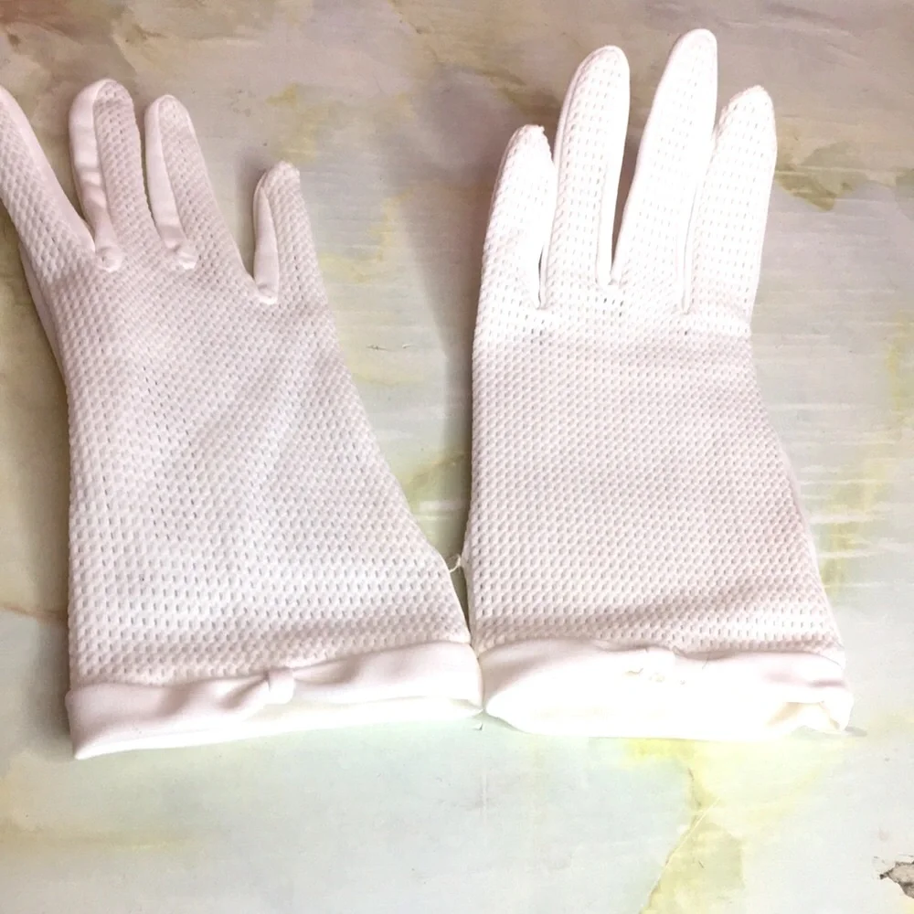Elegant White Nylon Mesh Short Vintage Gloves